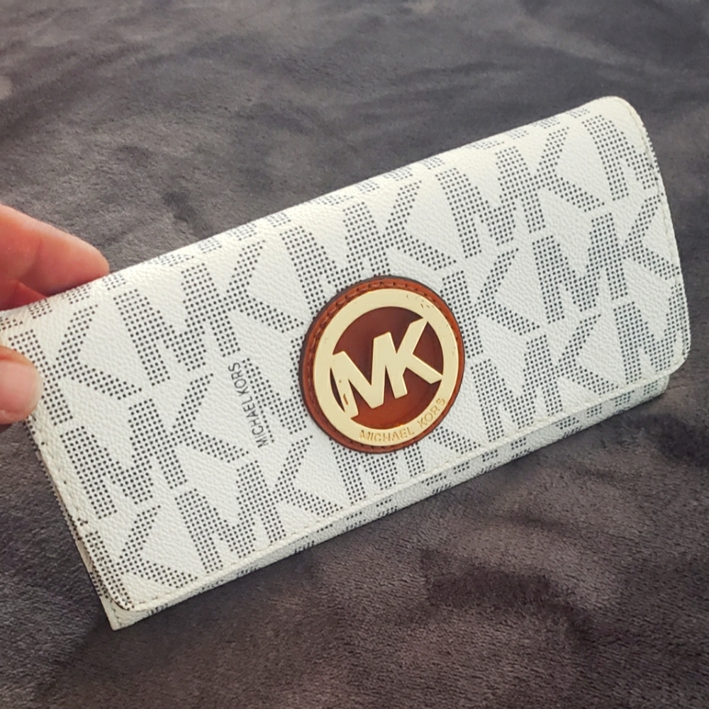 Michael Kors - Fulton White Leather Wallet with light blue monogram